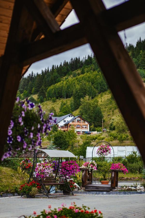Casa Baciu Hotel Fundu Moldovei Eksteriør billede